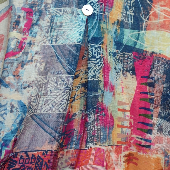 Ali Miles Abstract Print Wired Collar Top 2X - Picture 5 of 9